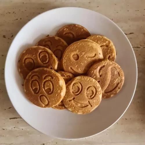 Ruhhy 7-delad emoji stekpanna – non-stick pannkaka och äggmaskin för gas-, el-, induktions- och halogenugnar