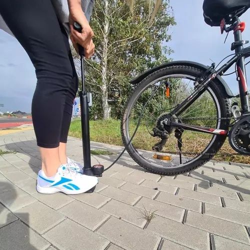 Trizand golvpump med slang, 16 bar gauge, 70 cm slang för cyklar och däck