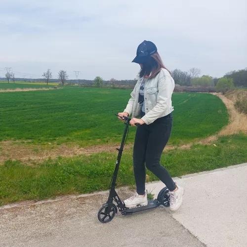 Kruzzel hyperion b 550 elektrisk skoter: hopfällbar, abec-9-lager, stora gummihjul för bekväma stadsturer