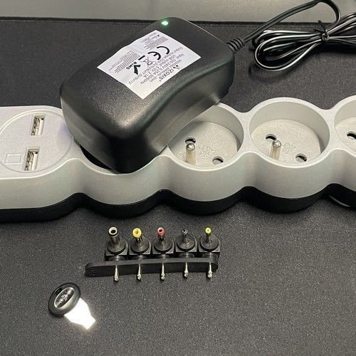 Izoxis 24262 Universal Power Supply – 30W spänningsregulator med 6 tips för bärbara datorer, routrar och mer