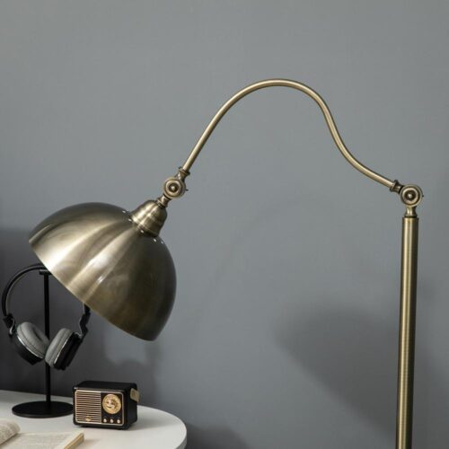 Retro båggolvlampa med justerbar lampskärm – belysning i mässingslook för vardagsrum och sovrum