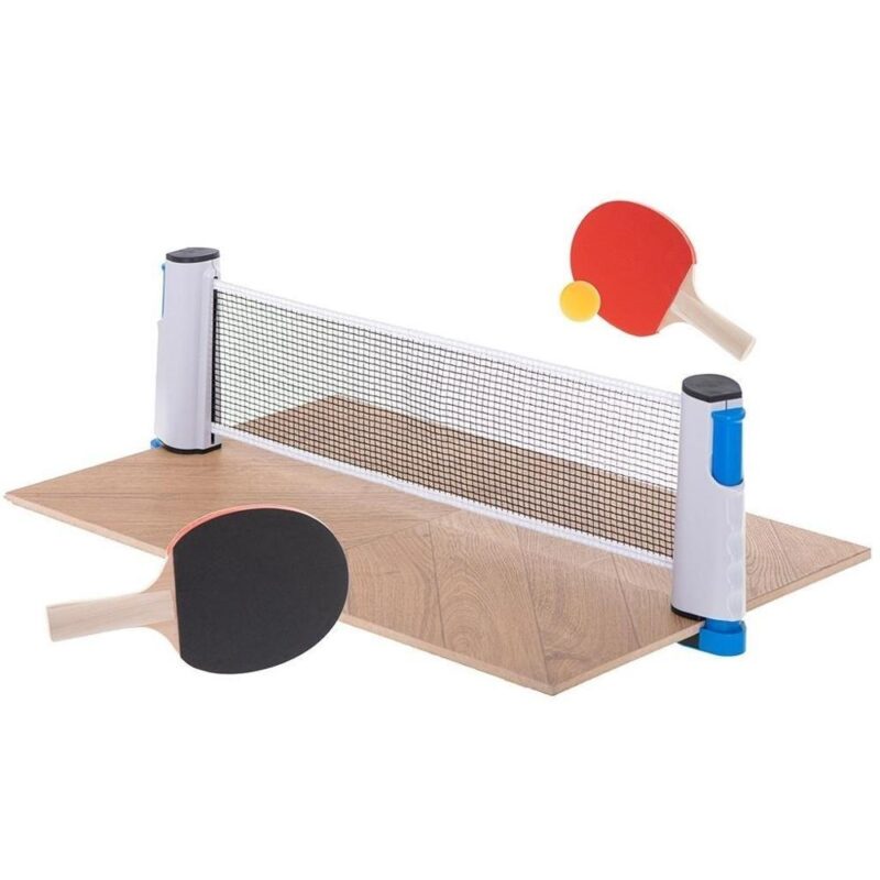 Bordtennisset för barn: racketar, bollar och nät för inomhusnöje och skicklighetsutveckling