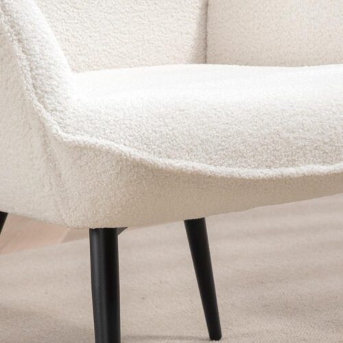 Krämvit Modern Wing Chair – Klädd vilstol med armstöd och metallben