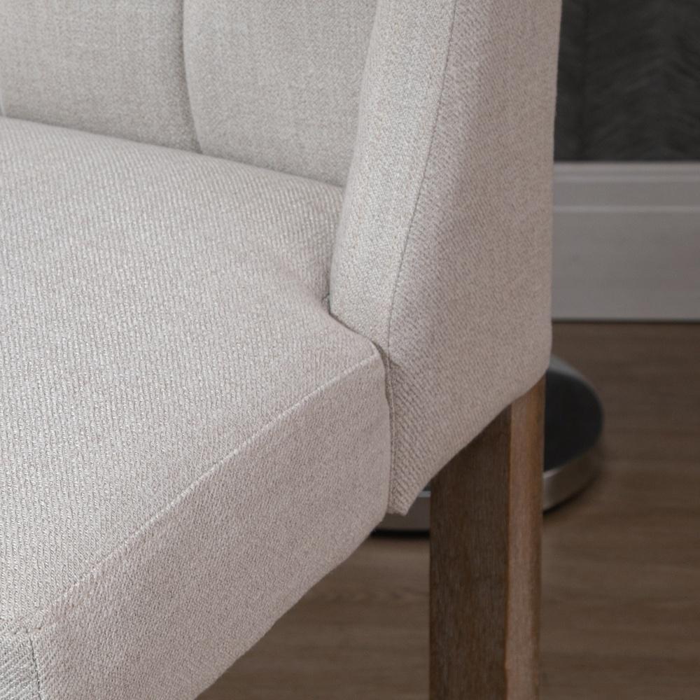 Set med 2 beige moderna barstolar med linnetyg och komfortstoppning