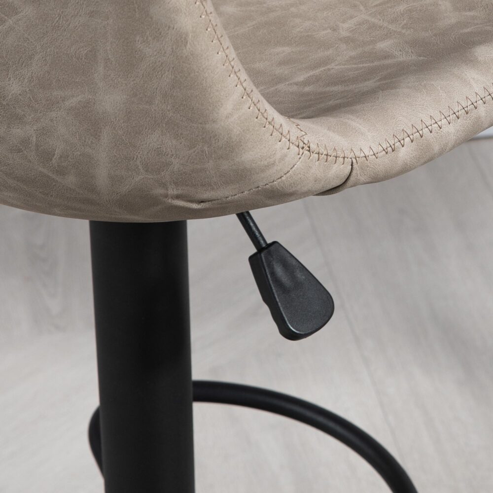 Set med 2 st retro barstolar i beige konstläder, höjdjusterbara och snurrfunktion för kök eller vardagsrum