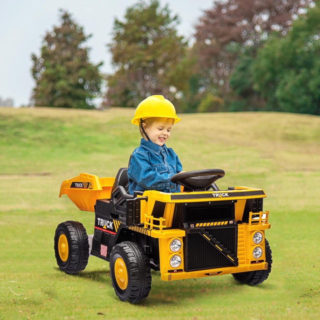 12V åktraktor för barn med automatisk lyft- och lutningsspade, 4-hjulsupphängning, interaktiv MP3-musik och strålkastare - perfekt för 3-5-åringar