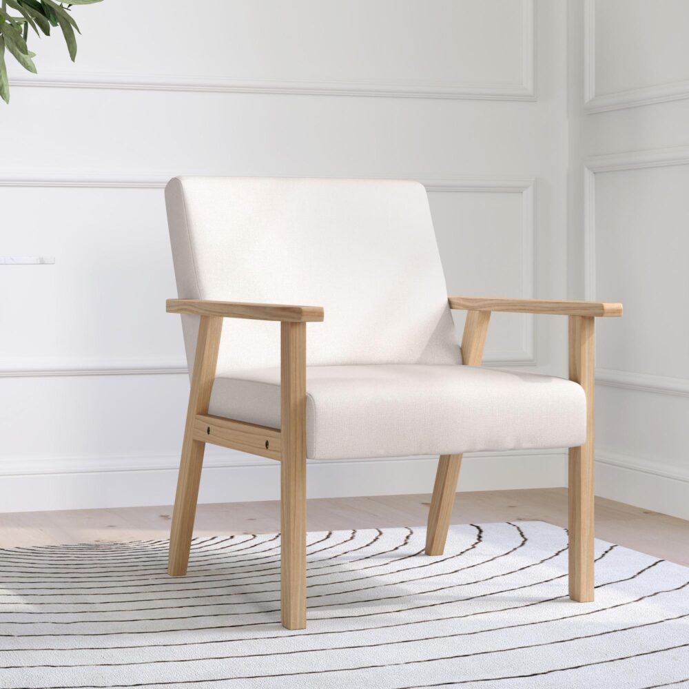 Bekväm fåtölj med armstöd – Skandinavisk design, ram i massivt trä | Gräddvit
