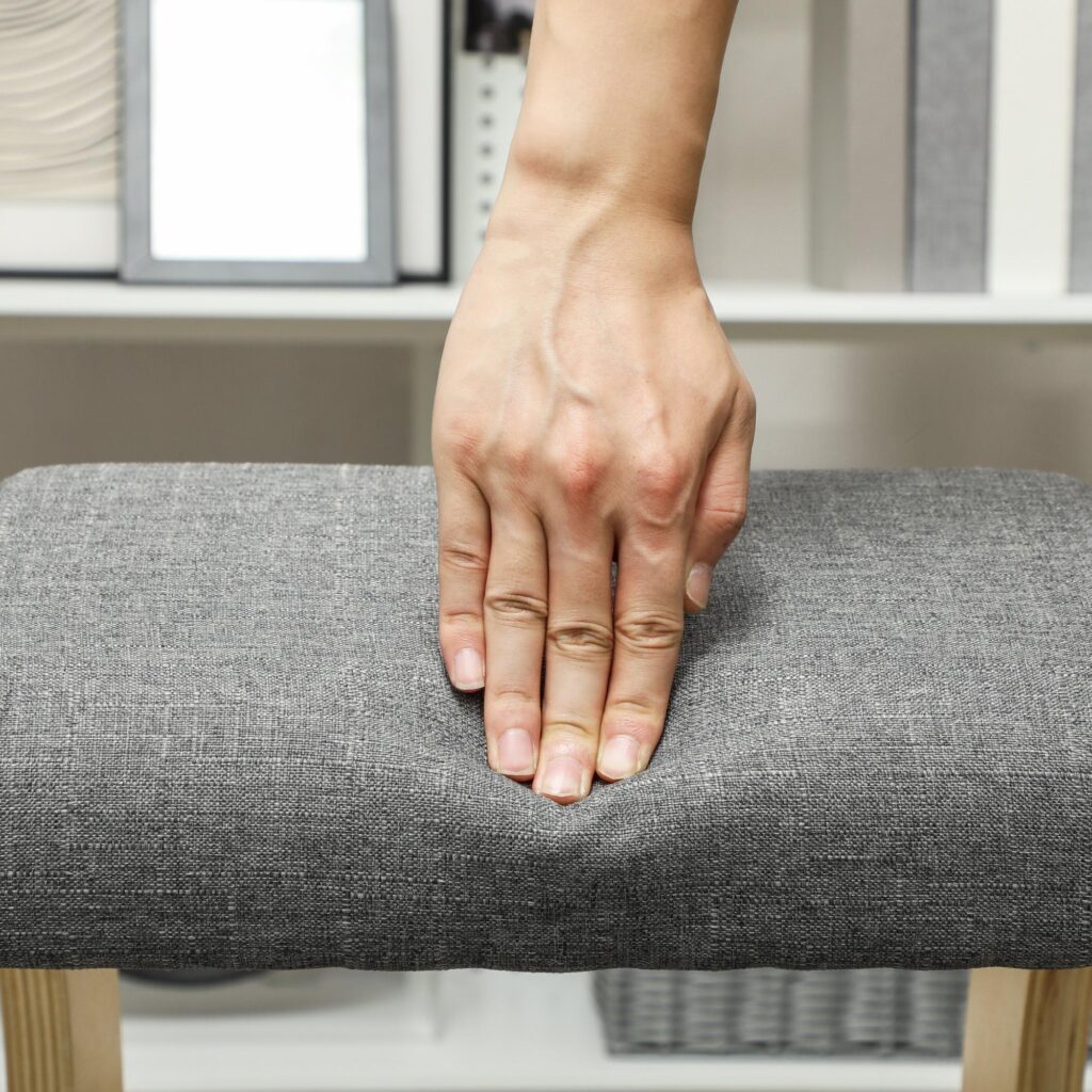 Ergonomisk knäpall med hållningsförbättring, gungande design - slitstark ram av björkträ, 120 kg lastkapacitet, grå
