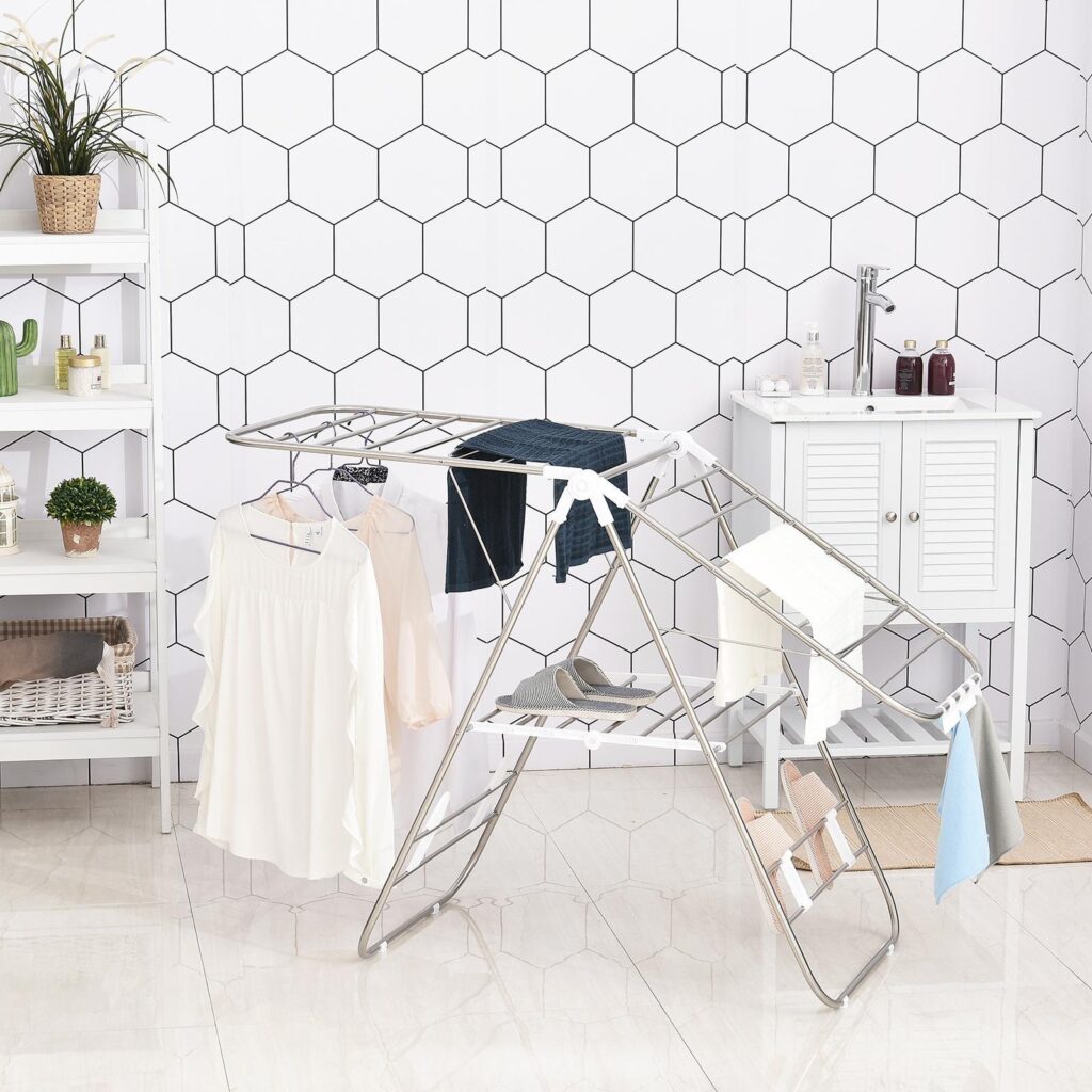 Slitstarkt torkställ med platsbesparande vikbar design och justerbara vinklar | Konstruktion i rostfritt stål och plast