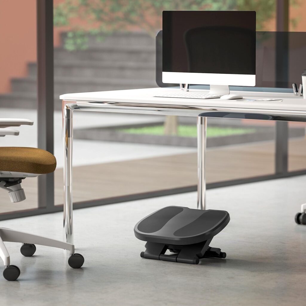Ergonomiskt skrivbord med fotstöd | Höjdjusterbar och skonsam massage i 3 nivåer | Kompakt och utrymmesbesparande design för hemmakontoret