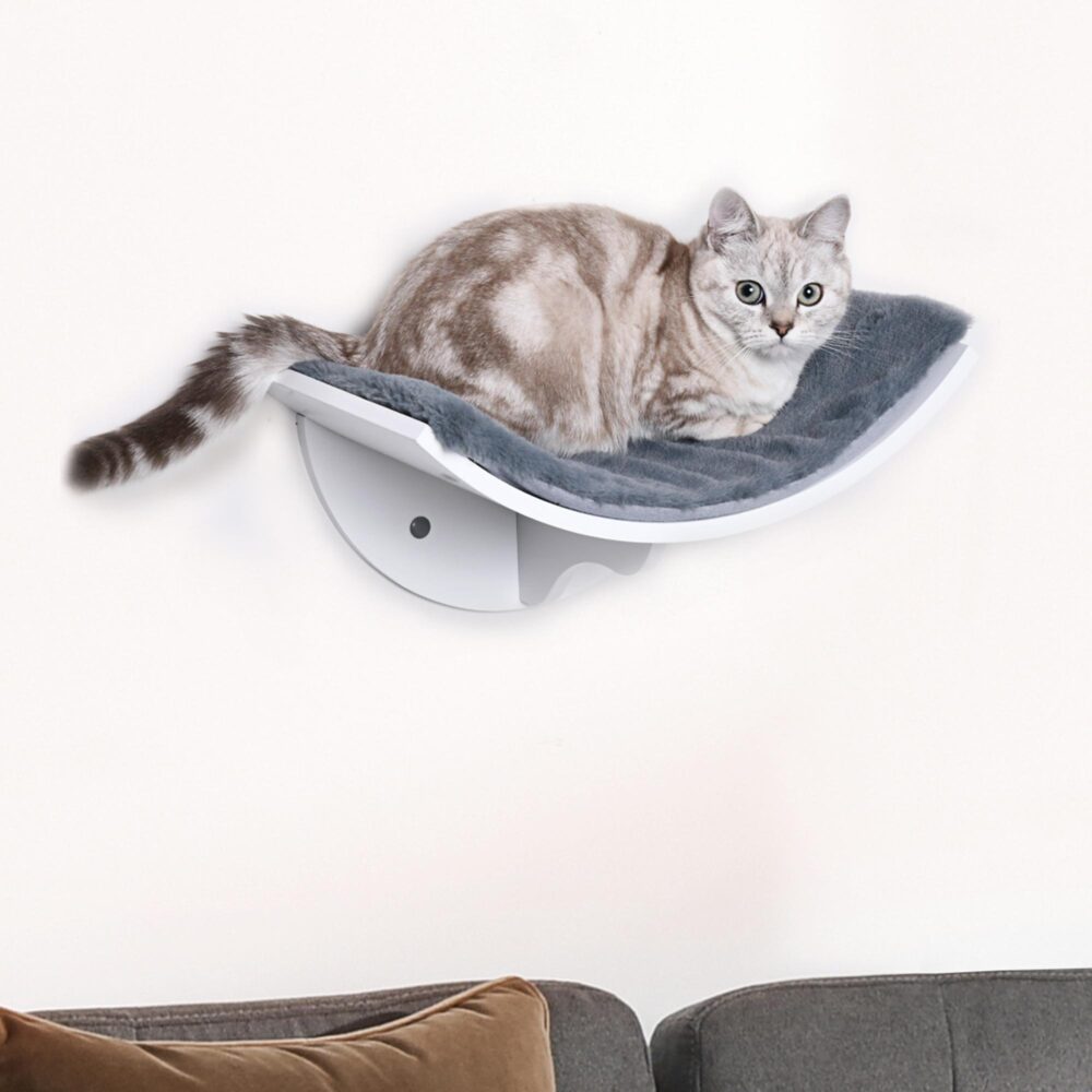 Snygg väggmonterad kattsäng med böjd design och plyschig fleecedyna – enkel installation för mysiga tupplurar