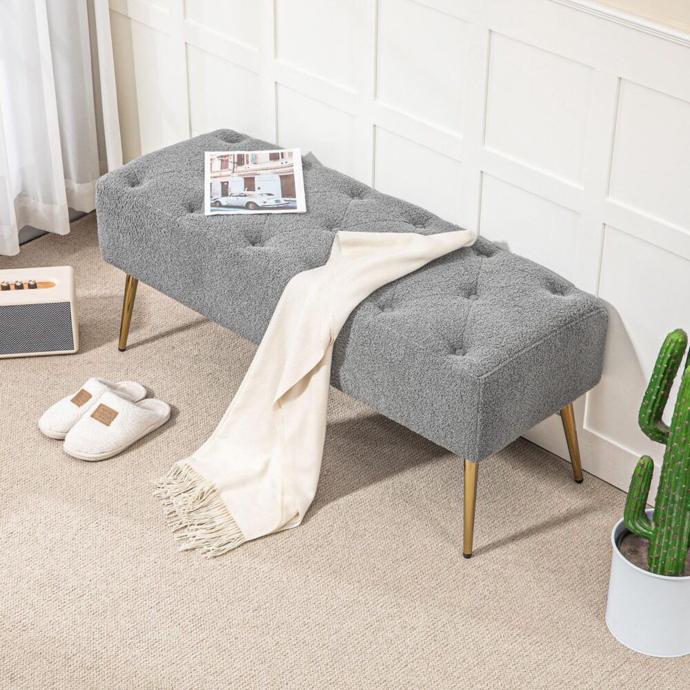 Mjuk lammullsklädd bänk med knappsömmar – modern design, tjock stoppning, robusta stålben för extra komfort och stabilitet