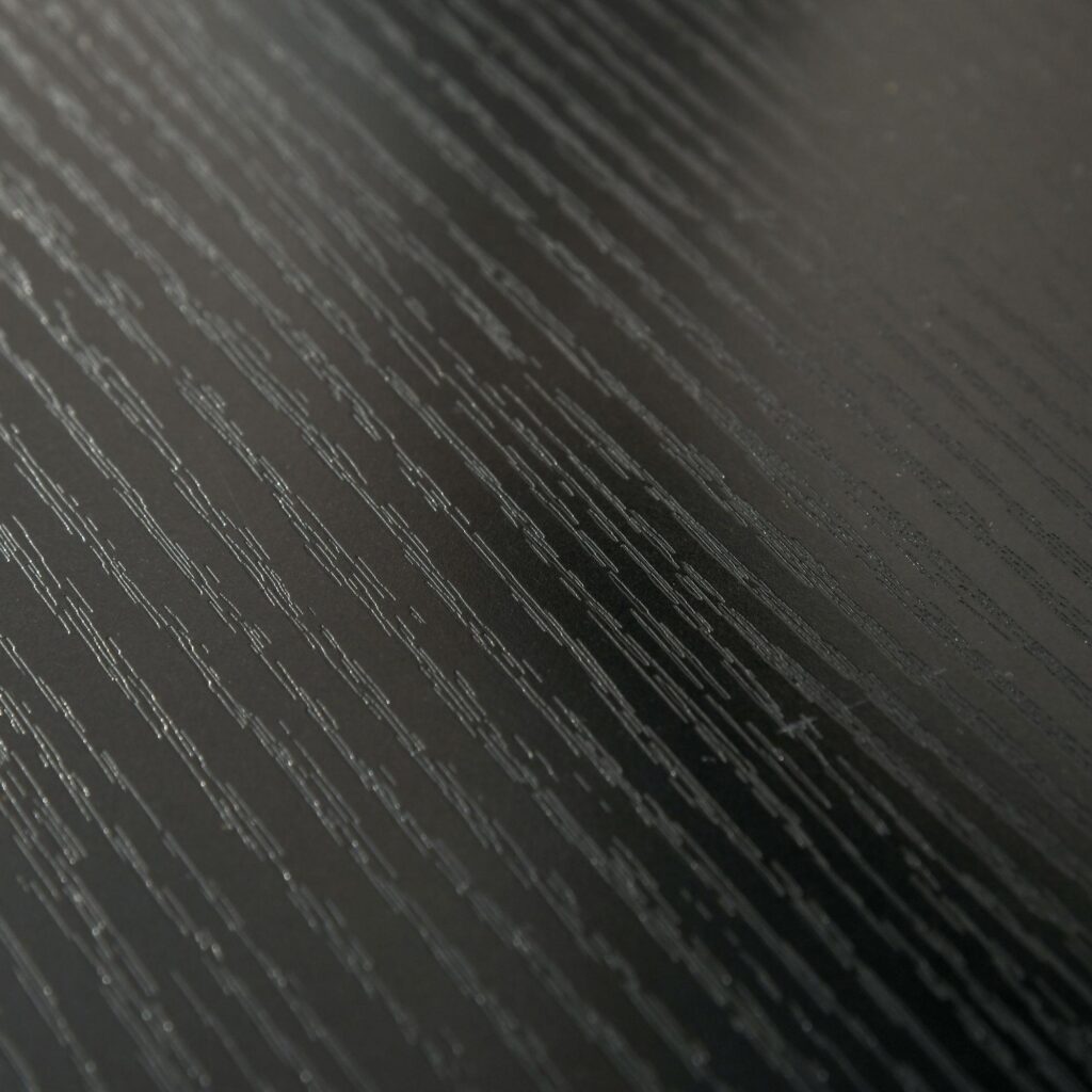 Ergonomisk justerbar bildskärmsstativ med dubbel skärmstöd, trippelagringshyllor och rymdbesparande design för nackelättande - MDF -material, svart färg
