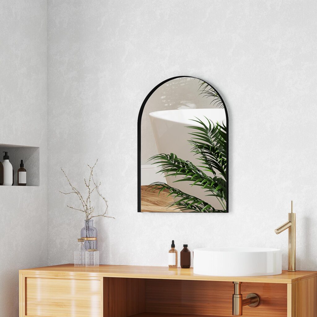 Badrumsspegel 50x70 cm med anti-krossfilm och aluminiumram – elegant design för badrum, sovrum eller vardagsrum, hållbar rostbeständig konstruktion, enkel installation med alla medföljande tillbehör, perfekt presentidé för alla tillfällen