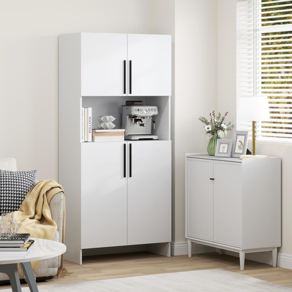 Högt köksskåp med mikrovågshylla och soft close-dörrar - rymlig förvaring, modern vit design för kök och matsal