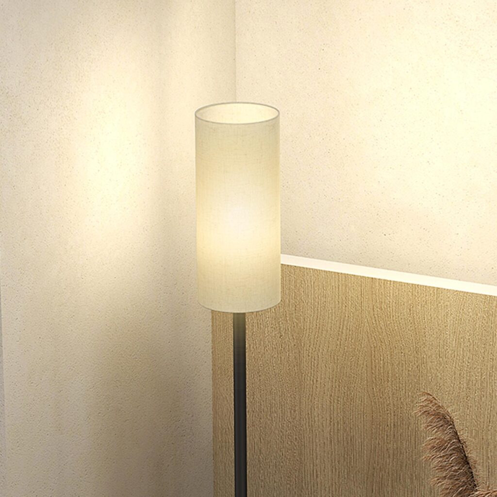 Golvlampa med tygskärm och E27-sockel, med bekväm fotpedal för enkel användning och snabb montering, kompatibel med olika glödlampor för mångsidig belysning