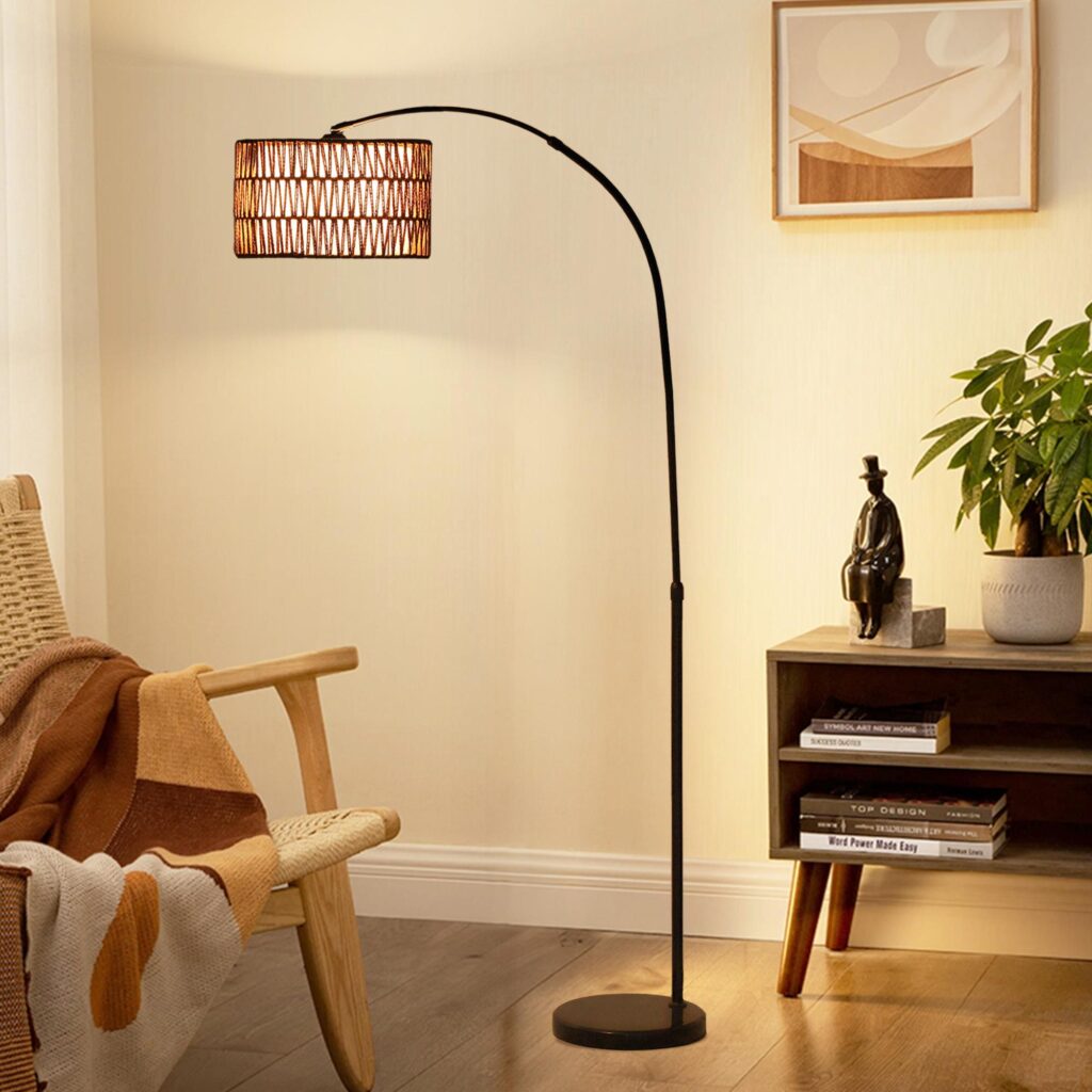 Golvlampa för vardagsrum med justerbar höjd och klassisk design, fotbrytarkontroll och robust marmorbas