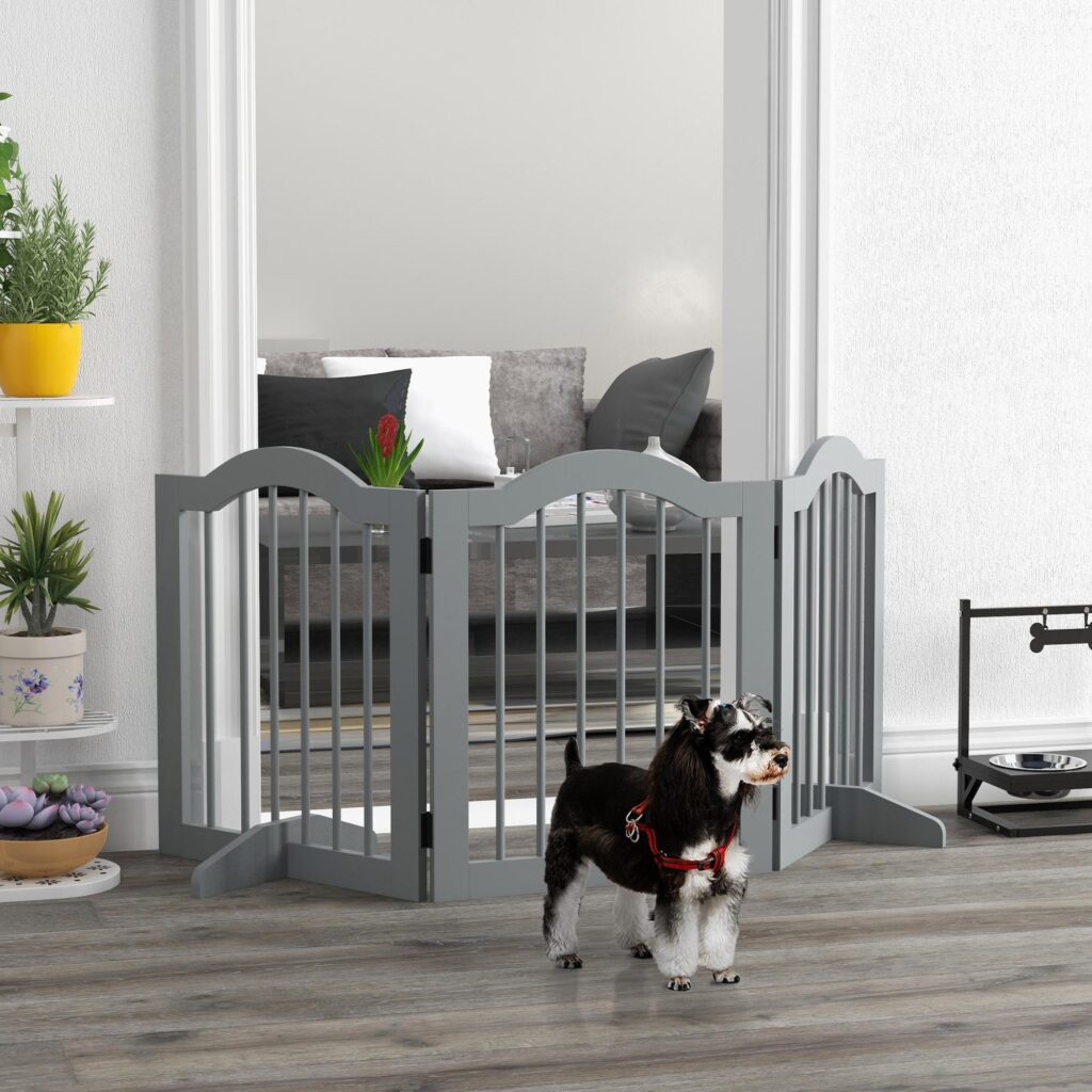 Robust och hopfällbar 3-delad hundgrind med dörr och stödfötter | Fristående hundbarriär för kök, hall, trappa, ljusgrå